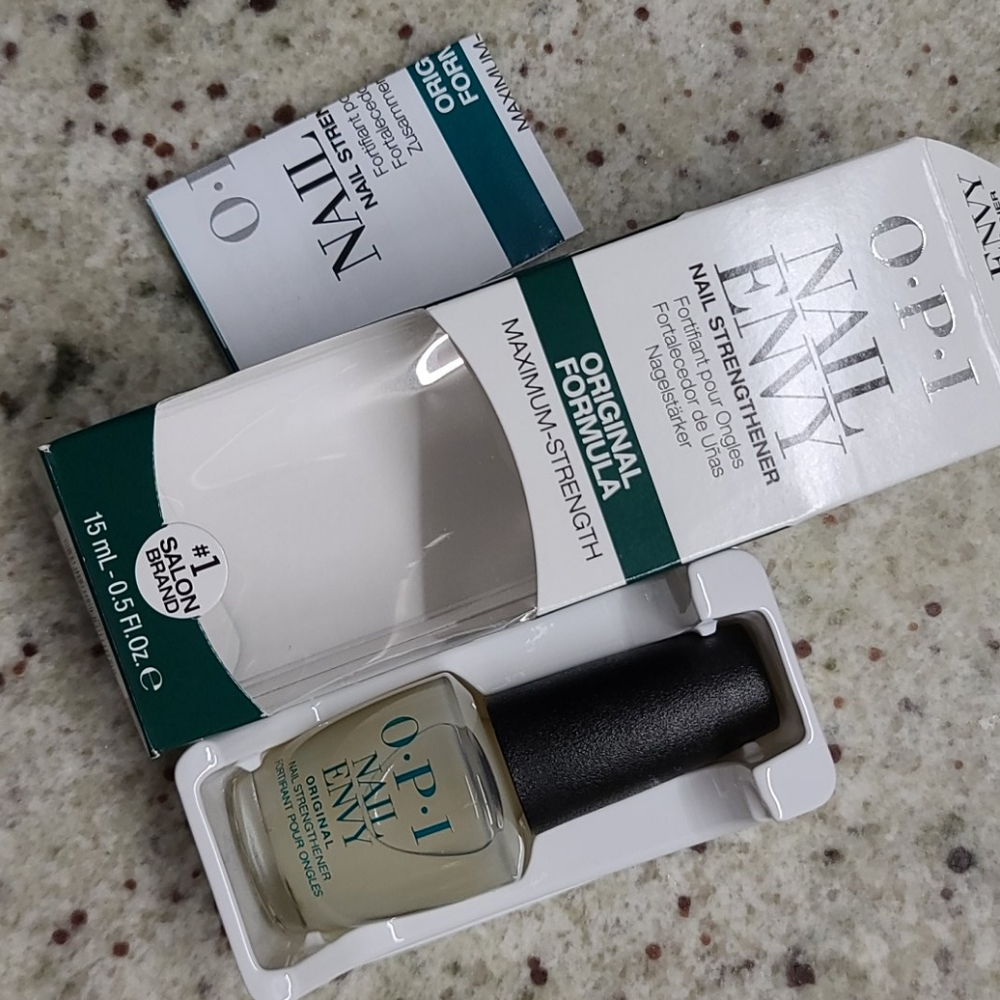 OPI NAIL ENVY NAIL STRENGTHENER